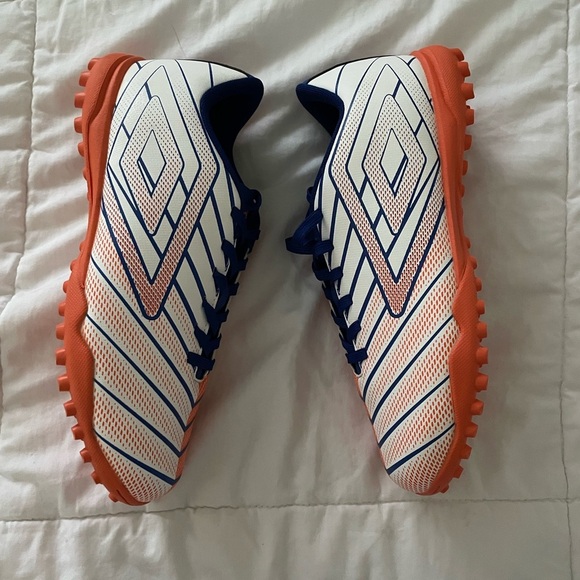 Umbro Men's Velocita Elixir League Turf Soccer Cleats 7.5 White Orange Blue NEW - Picture 4 of 7
